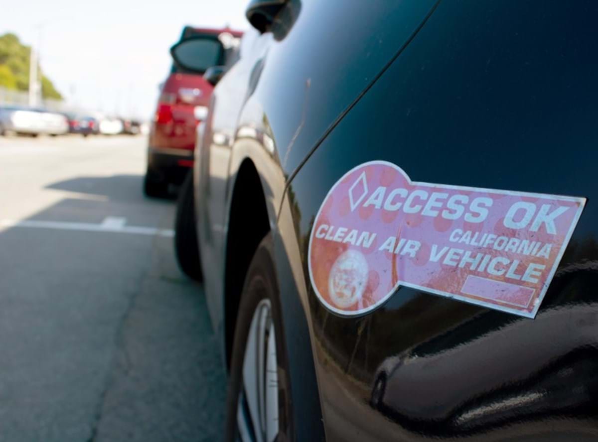 不干膠貼紙會損壞車漆嗎？