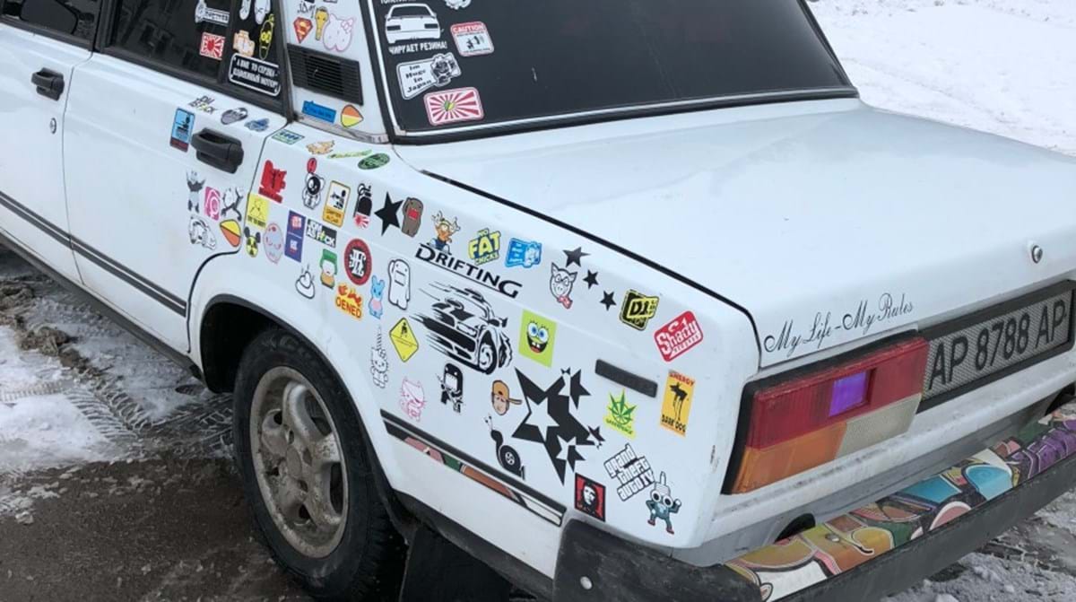 不干膠貼紙會損壞車漆嗎？